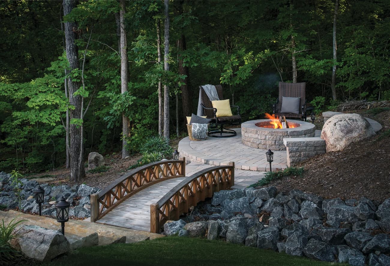 ADAMS_E_BEL2017_RES_Walkway_Patio_Wall_Firepit_Dublin_CeltikWall_002_preview-1 (1)